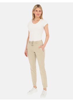 Beżowe casualowe spodnie damskie na gumce Red Button Tessy ze sklepu Eye For Fashion w kategorii Spodnie damskie - zdjęcie 170644178