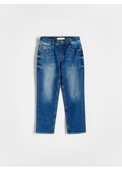 Reserved - Elastyczne jeansy regular - granatowy ze sklepu Reserved w kategorii Spodnie chłopięce - zdjęcie 170644999