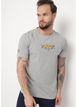 Jasnoszara Koszulka Bawełniana z Niewielkim Nadrukiem na Froncie Salapi ze sklepu Born2be Odzież w kategorii T-shirty męskie - zdjęcie 170646417