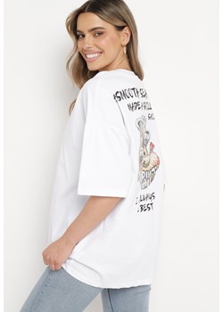 Biały T-shirt Oversize z Bawełny Ozdobiony Napisem Ascadia ze sklepu Born2be Odzież w kategorii Bluzki damskie - zdjęcie 170646577