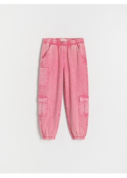 Reserved - Spodnie cargo z efektem sprania - różowy ze sklepu Reserved w kategorii Spodnie dziewczęce - zdjęcie 170651458