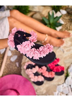 Royalfashion Różowe sandały damskie z kwiatuszkami Alferroy ze sklepu royalfashion.pl w kategorii Sandały damskie - zdjęcie 170661119