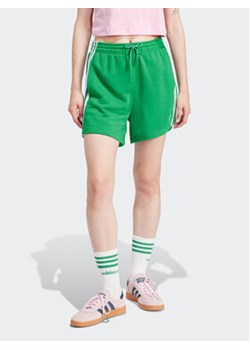adidas Szorty sportowe 3-Stripes IP0697 Zielony Loose Fit ze sklepu MODIVO w kategorii Szorty - zdjęcie 170663737