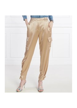 GUESS Satynowe spodnie | Regular Fit ze sklepu Gomez Fashion Store w kategorii Spodnie damskie - zdjęcie 170684339
