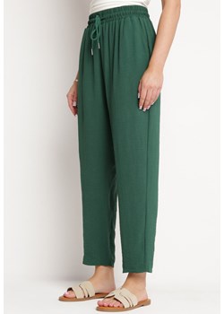Zielone Spodnie Luźne z Kieszeniami i Gumką w Talii oraz Sznurkiem Enivia ze sklepu Born2be Odzież w kategorii Spodnie damskie - zdjęcie 170688318