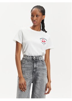 Tommy Jeans T-Shirt Novelty DW0DW17820 Biały Regular Fit ze sklepu MODIVO w kategorii Bluzki damskie - zdjęcie 170697399