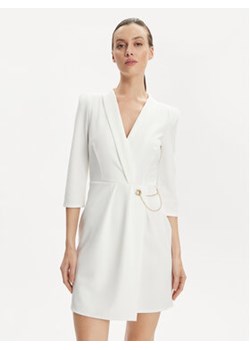 Rinascimento Sukienka koktajlowa CFC0019381002 Biały Regular Fit ze sklepu MODIVO w kategorii Sukienki - zdjęcie 170697488