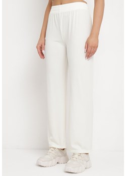 Białe Prążkowane Spodnie Szerokie z Gumką w Pasie Drasia ze sklepu Born2be Odzież w kategorii Spodnie damskie - zdjęcie 170701587