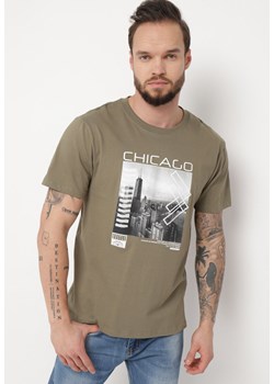 Ciemnobeżowa Koszulka Bawełniana z Ozdobnym Nadrukiem Ladena ze sklepu Born2be Odzież w kategorii T-shirty męskie - zdjęcie 170701607