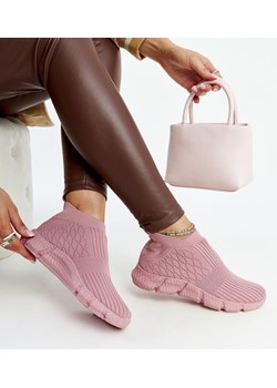 Różowe lekkie sneakersy sportowe Vaclava ze sklepu gemre w kategorii Buty sportowe damskie - zdjęcie 170715689