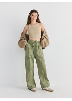 Reserved - Spodnie cargo - zielony ze sklepu Reserved w kategorii Spodnie damskie - zdjęcie 170738205