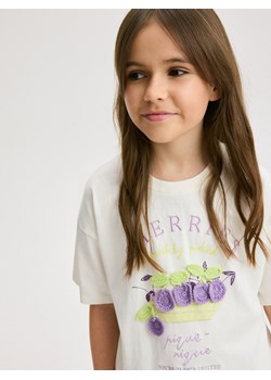 Reserved - T-shirt z aplikacją - złamana biel ze sklepu Reserved w kategorii Bluzki dziewczęce - zdjęcie 170738257