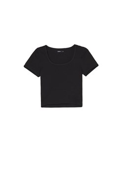 Cropp - Czarna koszulka z dekoltem karo - czarny ze sklepu Cropp w kategorii Bluzki damskie - zdjęcie 170756368