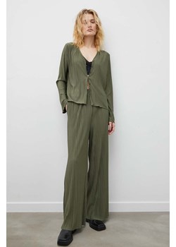 Samsoe Samsoe spodnie UMA damskie kolor zielony szerokie high waist F21200187 ze sklepu PRM w kategorii Spodnie damskie - zdjęcie 170769596