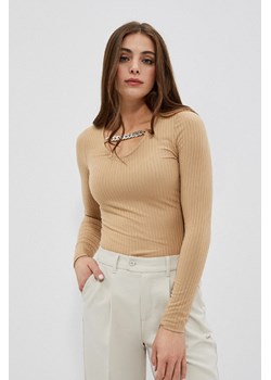 Prążkowana bluzka z długim rękawem i ozdobnym łańcuchem ze sklepu 5.10.15 w kategorii Bluzki damskie - zdjęcie 170772608