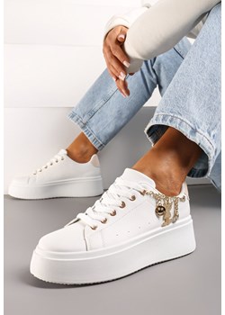Biało-Beżowe Sneakersy na Platformie z Ozdobnym Łańcuszkiem i Sznurowaniem Raelffe ze sklepu born2be.pl w kategorii Buty sportowe damskie - zdjęcie 170776445