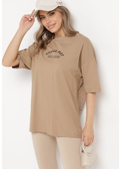 Beżowy T-shirt Oversize z Bawełny z Dużym Nadrukiem Kestrella ze sklepu Born2be Odzież w kategorii Bluzki damskie - zdjęcie 170777838