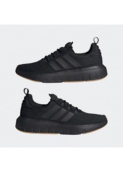 adidas Buty &quot;Swift Run 23&quot; w kolorze czarnym do biegania ze sklepu Limango Polska w kategorii Buty sportowe męskie - zdjęcie 170784296