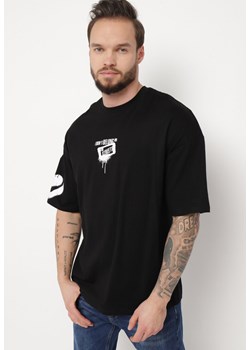 Czarna Koszulka z Bawełny Ozdobiona Nadrukiem Datesa ze sklepu Born2be Odzież w kategorii T-shirty męskie - zdjęcie 170790058