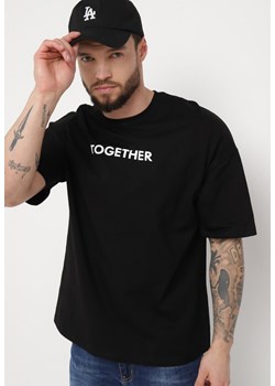 Czarna Koszulka T-shirt z Ozdobnym Napisem z Elastycznej Bawełny Piselena ze sklepu Born2be Odzież w kategorii T-shirty męskie - zdjęcie 170790067