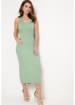 Zielona Sukienka Bodycon z Prążkowanej Lekkiej Dzianiny z Metaliczną Nitką Ithiles ze sklepu Born2be Odzież w kategorii Sukienki - zdjęcie 170790699