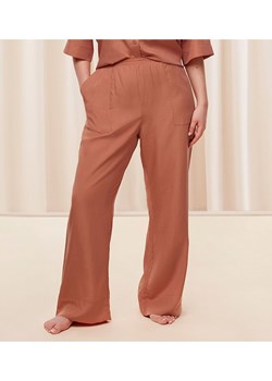 Triumph Spodnie w kolorze jasnobrązowym ze sklepu Limango Polska w kategorii Spodnie damskie - zdjęcie 170808969