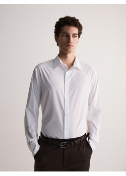 Reserved - Gładka koszula regular fit - biały ze sklepu Reserved w kategorii Koszule męskie - zdjęcie 170820996