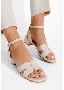 Beżowe sandały na niskim słupku Briena ze sklepu Zapatos w kategorii Sandały damskie - zdjęcie 170828868
