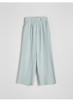 Reserved - Spodnie z szerokimi nogawkami - jasnozielony ze sklepu Reserved w kategorii Spodnie damskie - zdjęcie 170837446