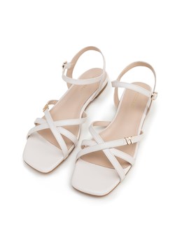 Damskie sandały ze skóry z paseczkami kremowe ze sklepu WITTCHEN w kategorii Sandały damskie - zdjęcie 170838708