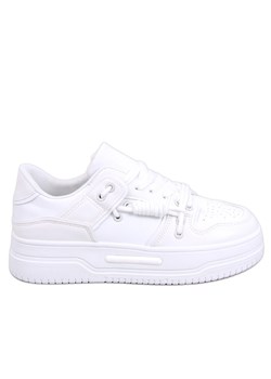 Sneakersy na wysokiej podeszwie Clavell White białe ze sklepu ButyModne.pl w kategorii Buty sportowe damskie - zdjęcie 170842997