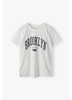 Bawełniany biały t-shirt dla chłopca z napisem Brooklyn - Lincoln&Sharks ze sklepu 5.10.15 w kategorii Bluzki dziewczęce - zdjęcie 170850807