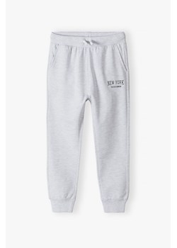 Szare spodnie dresowe regular - New Jork - szare - 5.10.15 ze sklepu 5.10.15 w kategorii Spodnie chłopięce - zdjęcie 170850837