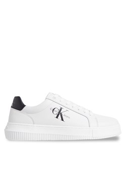Sneakersy Calvin Klein Jeans Chunky Cupsole Monologo YM0YM00681 Biały ze sklepu eobuwie.pl w kategorii Trampki męskie - zdjęcie 170867629