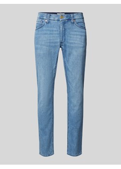Jeansy o kroju modern fit z naszywką z logo model ‘CHUCK’ ze sklepu Peek&Cloppenburg  w kategorii Jeansy męskie - zdjęcie 170869028