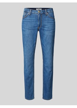 Jeansy o kroju modern fit z naszywką z logo model ‘CHUCK’ ze sklepu Peek&Cloppenburg  w kategorii Jeansy męskie - zdjęcie 170869469