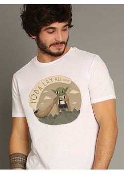 WOOOP Koszulka &quot;Yoda&quot; w kolorze białym ze sklepu Limango Polska w kategorii T-shirty męskie - zdjęcie 170877215