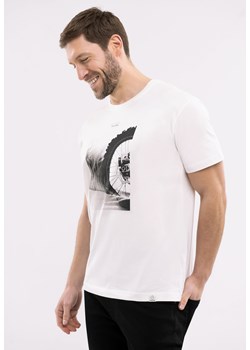 Bawełniany t-shirt, Comfort Fit, T-CHASE ze sklepu Volcano.pl w kategorii T-shirty męskie - zdjęcie 170883195