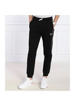 EA7 Spodnie dresowe | Regular Fit ze sklepu Gomez Fashion Store w kategorii Spodnie męskie - zdjęcie 170890658