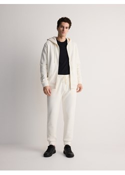 Reserved - Bawełniane spodnie dresowe - złamana biel ze sklepu Reserved w kategorii Spodnie męskie - zdjęcie 170891567