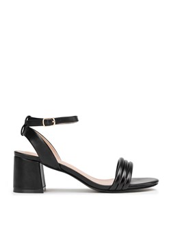 Damskie sandały z paskami na słupku czarne ze sklepu WITTCHEN w kategorii Sandały damskie - zdjęcie 170894378