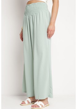 Jasnozielone Spodnie z Prostą Nogawką i Marszczoną Gumką w Pasie Perdila ze sklepu Born2be Odzież w kategorii Spodnie damskie - zdjęcie 170908379