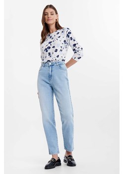 Jasnoniebieskie spodnie jeansowe mom fit ze sklepu 5.10.15 w kategorii Jeansy damskie - zdjęcie 170910946