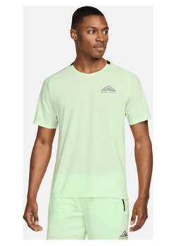Męska koszulka z krótkim rękawem do biegania Dri-FIT Nike Trail Solar Chase - Zieleń ze sklepu Nike poland w kategorii T-shirty męskie - zdjęcie 170913919