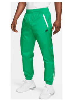 Męskie spodnie z tkaniny z podszewką Nike Windrunner - Zieleń ze sklepu Nike poland w kategorii Spodnie męskie - zdjęcie 170913939