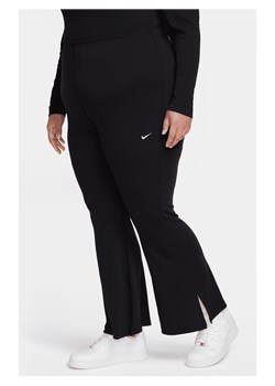 Damskie obcisłe legginsy w drobny prążek z rozszerzanymi nogawkami Nike Sportswear Chill Knit (duże rozmiary) - Czerń ze sklepu Nike poland w kategorii Spodnie damskie - zdjęcie 170913999