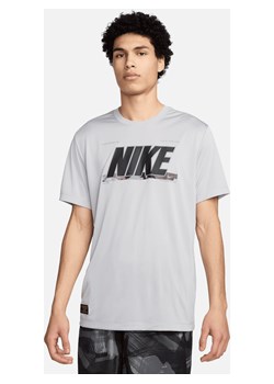Męski T-shirt do fitnessu Nike Dri-FIT - Szary ze sklepu Nike poland w kategorii T-shirty męskie - zdjęcie 170914016