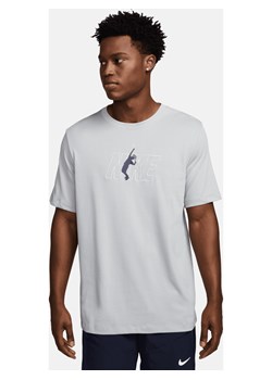 Męski T-shirt do tenisa Dri-FIT NikeCourt - Szary ze sklepu Nike poland w kategorii T-shirty męskie - zdjęcie 170914028