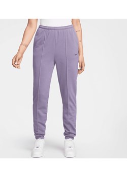 Damskie spodnie z dzianiny dresowej o dopasowanym kroju z wysokim stanem Nike Sportswear Chill Terry - Fiolet ze sklepu Nike poland w kategorii Spodnie damskie - zdjęcie 170914145