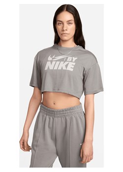 T-shirt damski o krótkim kroju Nike Sportswear - Szary ze sklepu Nike poland w kategorii Bluzki damskie - zdjęcie 170914146